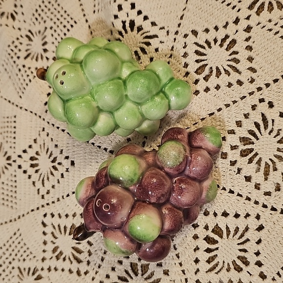 Other - Vintage Japan Ceramic Green and Purple Grape Cluster Dainty Salt/Pepper Shakers